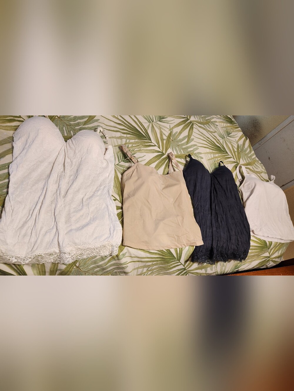 4- UNDERWIRE BRA Camisoles